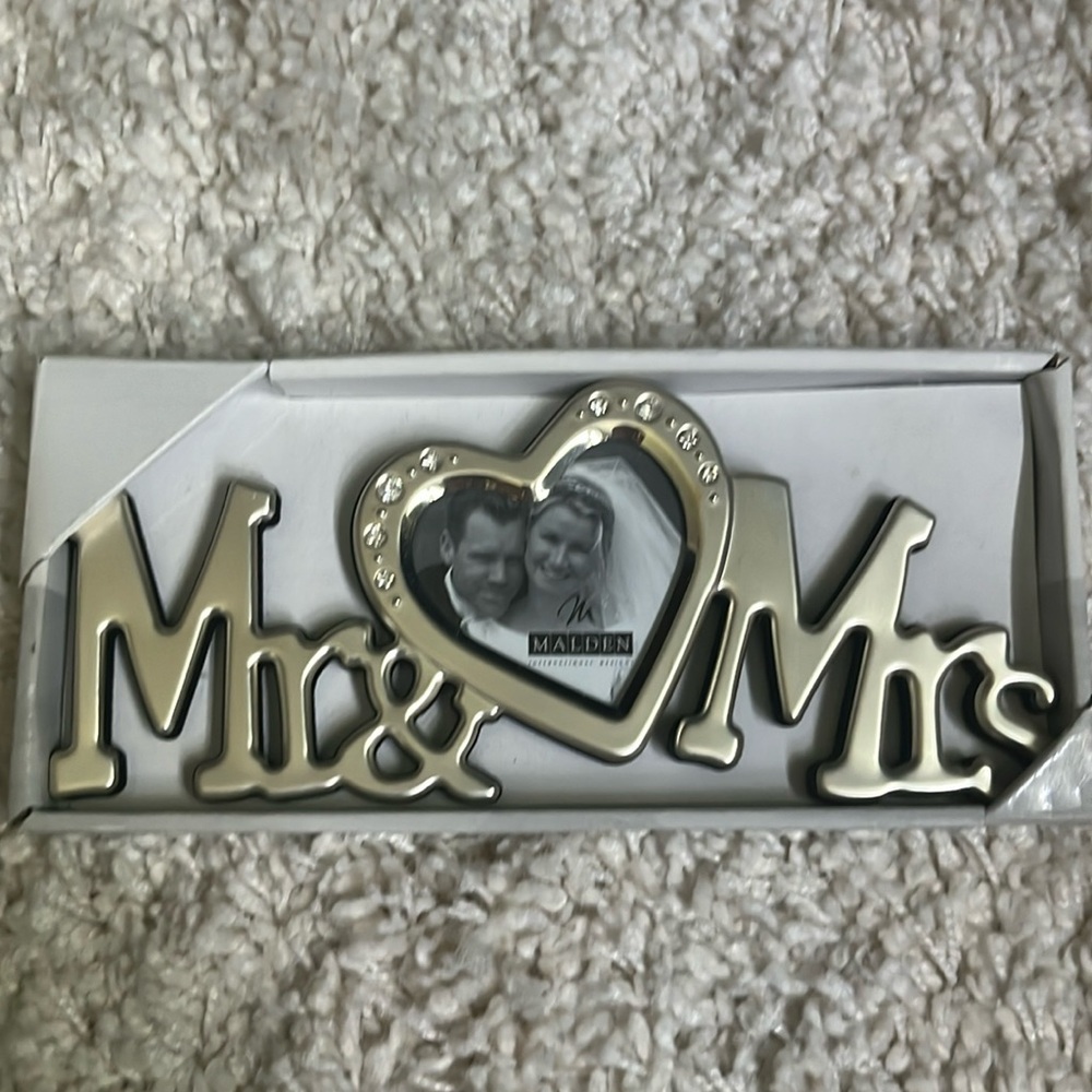 Mr & Mrs frame
